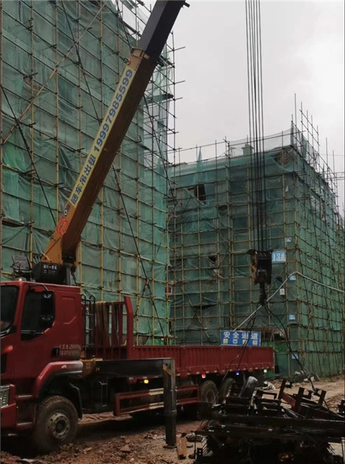 小店区“慢工细活”—— 吊车的 “微动控制” 技术